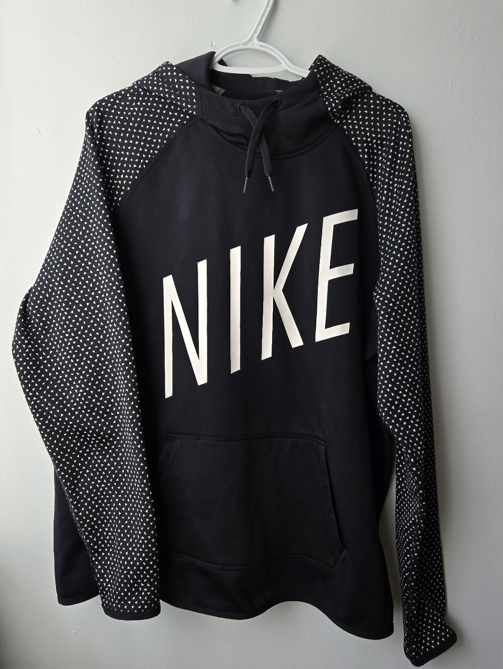 Nike Women XL Pullover Hoodie Black White Spellout Patterned Sleeves Thumbholes